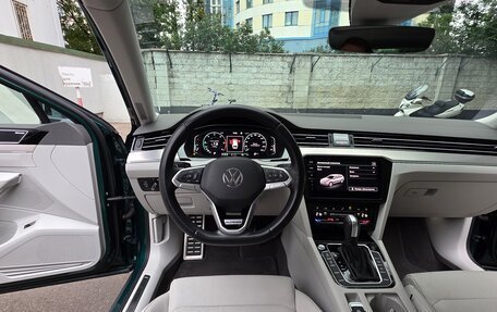 Volkswagen Passat B8 рестайлинг, 2020 год, 4 250 000 рублей, 27 фотография