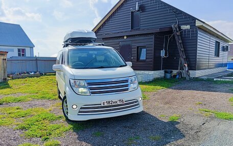 Nissan Elgrand III, 2004 год, 1 350 000 рублей, 1 фотография