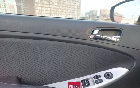Hyundai Solaris II рестайлинг, 2013 год, 720 000 рублей, 15 фотография