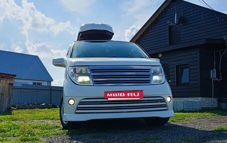 Nissan Elgrand III, 2004 год, 1 350 000 рублей, 5 фотография