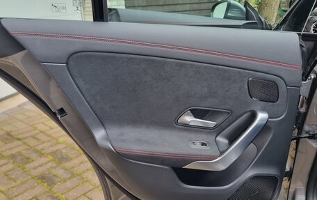 Mercedes-Benz CLA, 2019 год, 3 900 000 рублей, 27 фотография