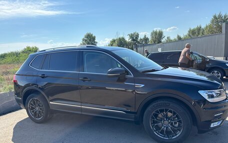 Volkswagen Tiguan II, 2020 год, 2 400 000 рублей, 2 фотография