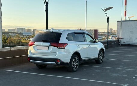 Mitsubishi Outlander III рестайлинг 3, 2017 год, 1 899 000 рублей, 4 фотография