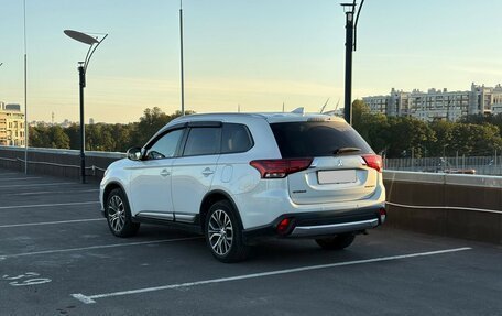 Mitsubishi Outlander III рестайлинг 3, 2017 год, 1 899 000 рублей, 3 фотография