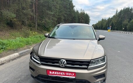Volkswagen Tiguan II, 2019 год, 1 800 000 рублей, 2 фотография