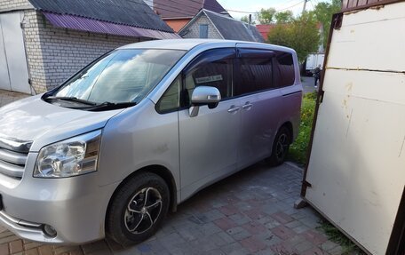 Toyota Noah III, 2008 год, 1 275 000 рублей, 1 фотография
