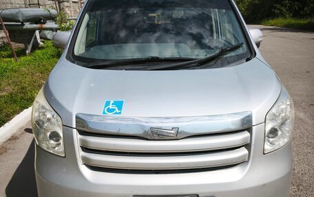 Toyota Noah III, 2008 год, 1 275 000 рублей, 13 фотография