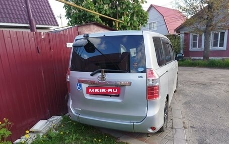 Toyota Noah III, 2008 год, 1 275 000 рублей, 7 фотография