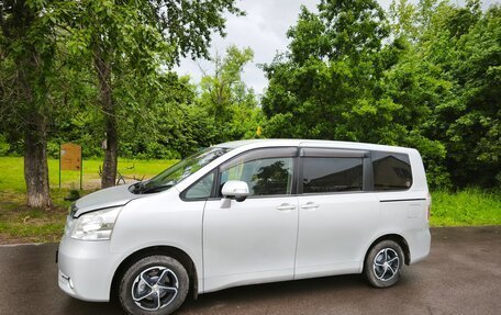 Toyota Noah III, 2008 год, 1 275 000 рублей, 19 фотография