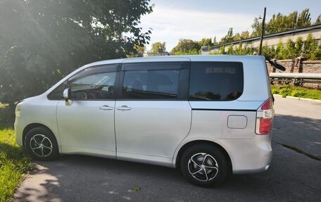 Toyota Noah III, 2008 год, 1 275 000 рублей, 16 фотография