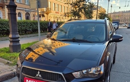 Mitsubishi Outlander III рестайлинг 3, 2011 год, 1 050 000 рублей, 2 фотография