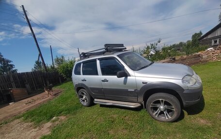 Chevrolet Niva I рестайлинг, 2010 год, 620 000 рублей, 3 фотография