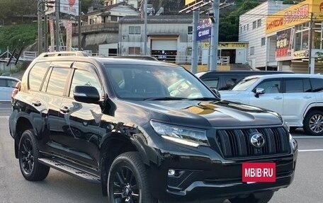 Toyota Land Cruiser Prado 150 рестайлинг 2, 2022 год, 4 100 000 рублей, 3 фотография