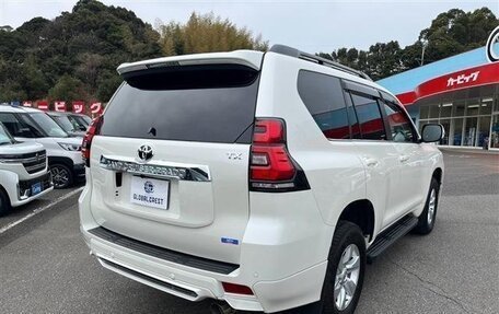 Toyota Land Cruiser Prado 150 рестайлинг 2, 2022 год, 3 990 000 рублей, 2 фотография