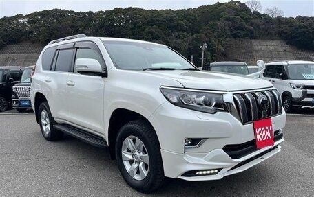 Toyota Land Cruiser Prado 150 рестайлинг 2, 2022 год, 3 990 000 рублей, 3 фотография