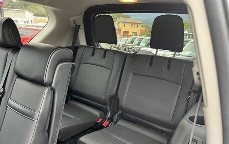 Toyota Land Cruiser Prado 150 рестайлинг 2, 2022 год, 3 990 000 рублей, 13 фотография