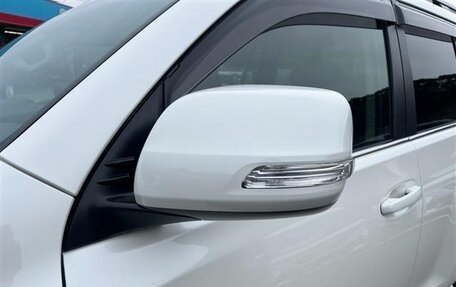 Toyota Land Cruiser Prado 150 рестайлинг 2, 2022 год, 3 990 000 рублей, 18 фотография