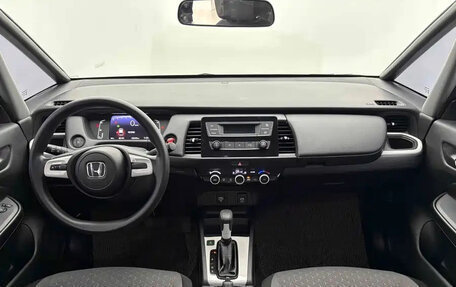 Honda Fit, 2022 год, 1 030 000 рублей, 11 фотография