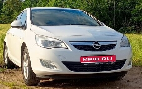 Opel Astra J, 2011 год, 700 000 рублей, 1 фотография