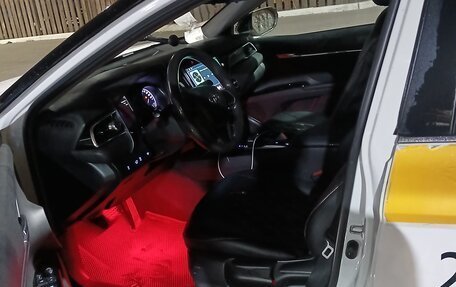 Toyota Camry, 2019 год, 1 650 000 рублей, 5 фотография