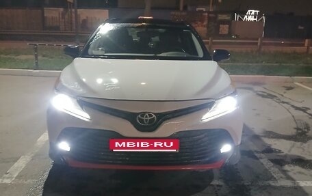 Toyota Camry, 2019 год, 1 650 000 рублей, 6 фотография