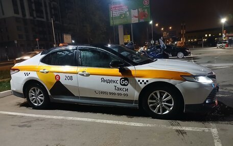 Toyota Camry, 2019 год, 1 650 000 рублей, 12 фотография