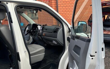 Volkswagen Caravelle T5, 2006 год, 1 200 000 рублей, 12 фотография