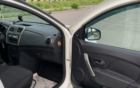 Renault Logan II, 2019 год, 868 000 рублей, 19 фотография