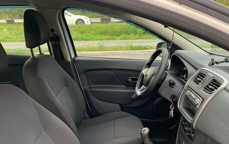Renault Logan II, 2019 год, 868 000 рублей, 20 фотография