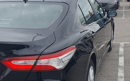 Toyota Camry, 2021 год, 1 950 000 рублей, 6 фотография