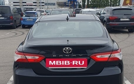 Toyota Camry, 2021 год, 1 950 000 рублей, 4 фотография