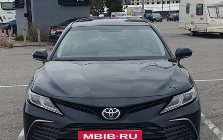 Toyota Camry, 2021 год, 1 950 000 рублей, 2 фотография