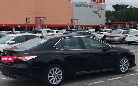 Toyota Camry, 2021 год, 1 950 000 рублей, 3 фотография