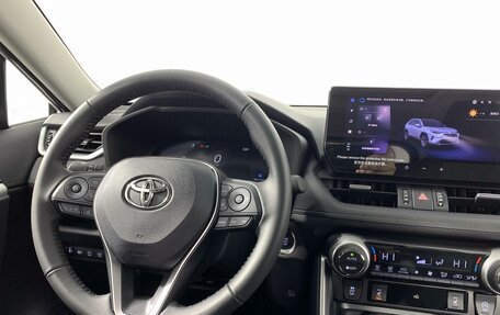 Toyota RAV4, 2024 год, 4 650 000 рублей, 15 фотография