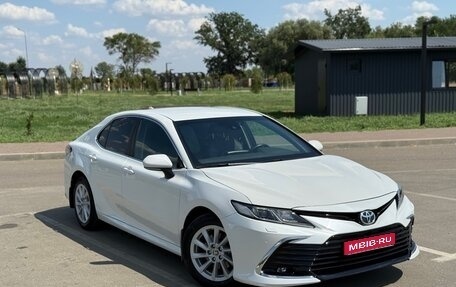 Toyota Camry, 2021 год, 2 990 000 рублей, 1 фотография