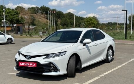 Toyota Camry, 2021 год, 2 990 000 рублей, 2 фотография