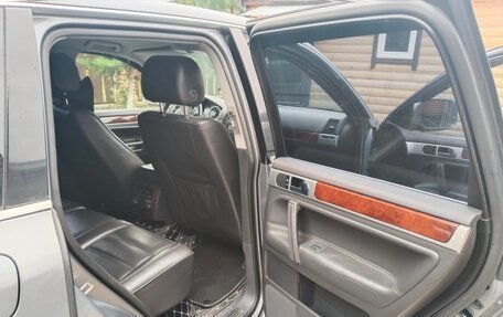 Volkswagen Touareg III, 2005 год, 750 000 рублей, 10 фотография