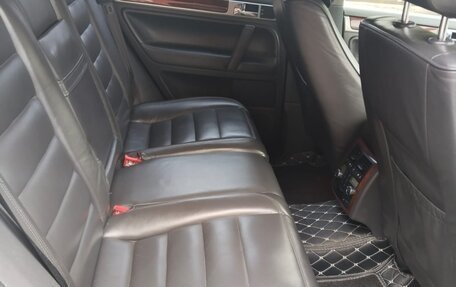 Volkswagen Touareg III, 2005 год, 750 000 рублей, 11 фотография