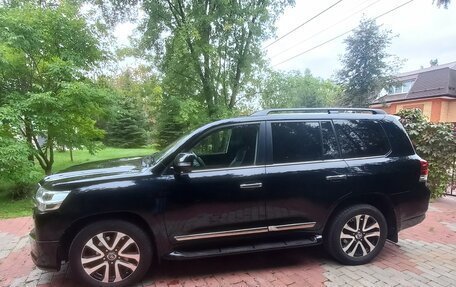 Toyota Land Cruiser 200, 2018 год, 5 850 000 рублей, 4 фотография