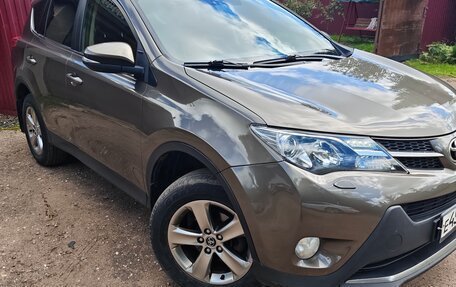 Toyota RAV4, 2015 год, 1 550 000 рублей, 2 фотография
