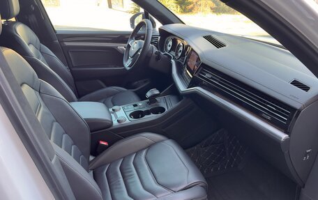 Volkswagen Touareg III, 2018 год, 3 777 000 рублей, 21 фотография