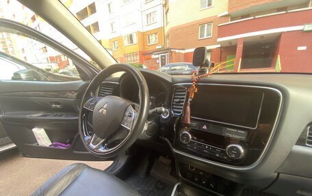 Mitsubishi Outlander III рестайлинг 3, 2018 год, 2 850 000 рублей, 6 фотография