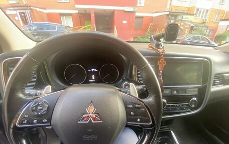 Mitsubishi Outlander III рестайлинг 3, 2018 год, 2 850 000 рублей, 11 фотография