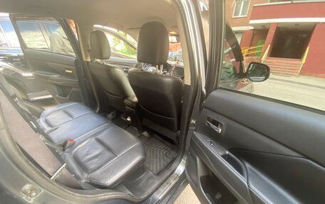 Mitsubishi Outlander III рестайлинг 3, 2018 год, 2 850 000 рублей, 8 фотография