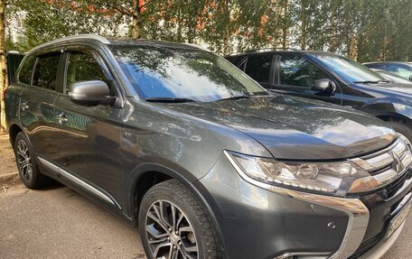 Mitsubishi Outlander III рестайлинг 3, 2018 год, 2 850 000 рублей, 15 фотография