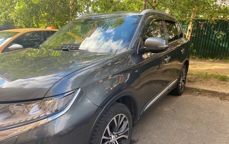 Mitsubishi Outlander III рестайлинг 3, 2018 год, 2 850 000 рублей, 17 фотография