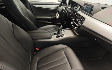 BMW 5 серия, 2019 год, 2 850 000 рублей, 13 фотография