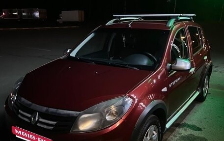 Renault Sandero I, 2013 год, 690 000 рублей, 2 фотография