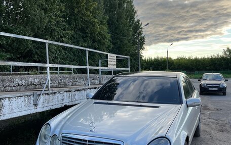 Mercedes-Benz E-Класс, 2002 год, 1 100 000 рублей, 5 фотография