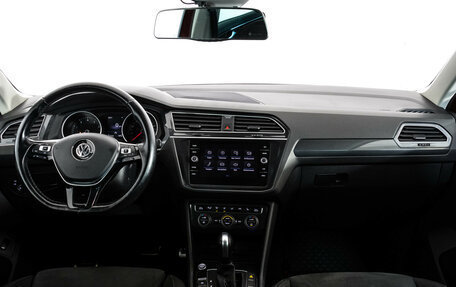 Volkswagen Tiguan II, 2019 год, 1 999 000 рублей, 10 фотография